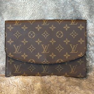 ❤️SOLD❤️ Authentic Louis Vuitton Rabat 23 Clutch in Monogram